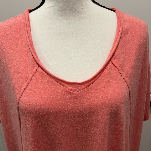 FREE PEOPLE MOVEMENT CITY VIBES TEE - MARASCHINO - Picture 5 of 10